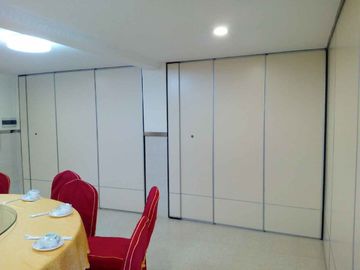 دیوار پارتیشن Folding Movable قابل اجرا برای سطح ملایمین هتل