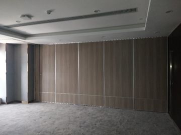 دیوارهای پارتیشن تاشو قابل جمع شدن عایق صدا قابل اجرا برای اتاق جلسه آموزشی