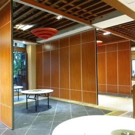 کارخانه Direct Soundproof چوبی تاشو Office Movable Partition Wall برای هتل