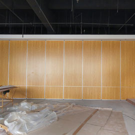 پرده دیواری قابل اجرا با صدا با درب برای مدرسه / هتل / استودیو رقص