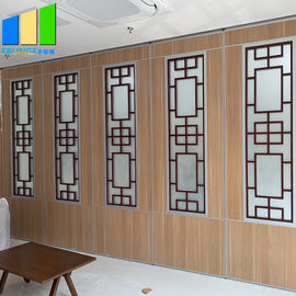 دیوارهای پارتیشن کشویی متحرک شامل طراحی شیشه ای کوره ای با قاب آلومینیومی است