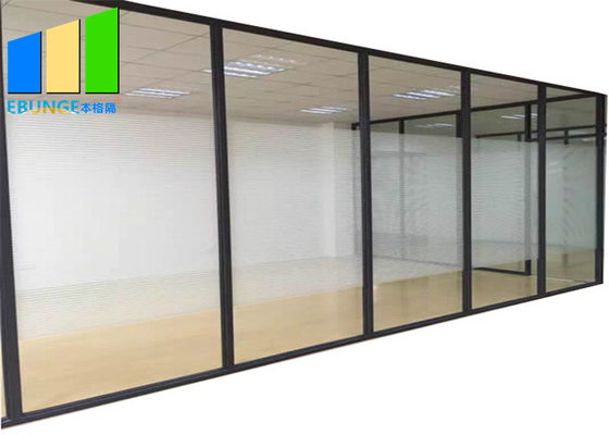 دیوار جداکننده شیشه ای مدولار قابل جداسازی سازگار با محیط زیست برای ساختمان اداری
